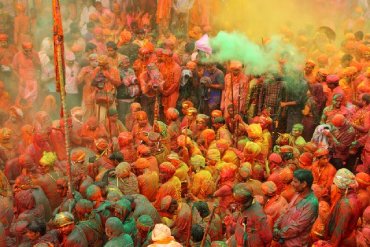 The trend of Made in India increased on Holi, after three years there was a huge crowd in the shops of cloth-colors and pichkari