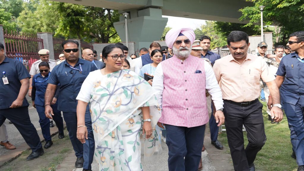 यमुना पुनर्जीवन: एलजी और मुख्यमंत्री ने संभाली कमान, मानसून से पहले 'मिशन मोड' में काम पूरा करने की चेतावनी